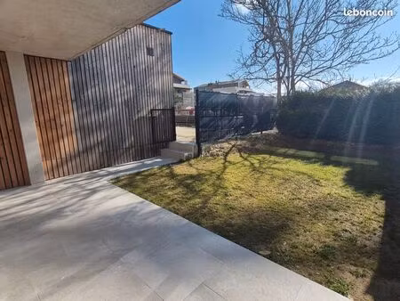 t2 avec jardin et terrasse