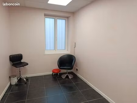 bureau à 100 m de nice etoile