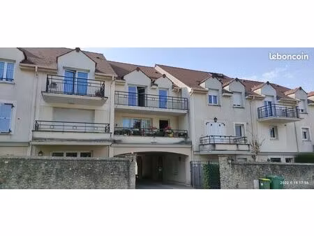 studio 30m2 avec terrasse et parking - 695 euros cc - la queue les yvelines