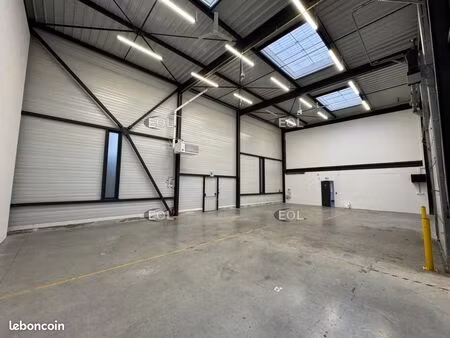 local bureaux 300 m²