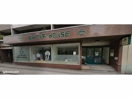 a louer local commercial 145 m² + sous-sol 85 m2– emplacement n°1 a annemasse