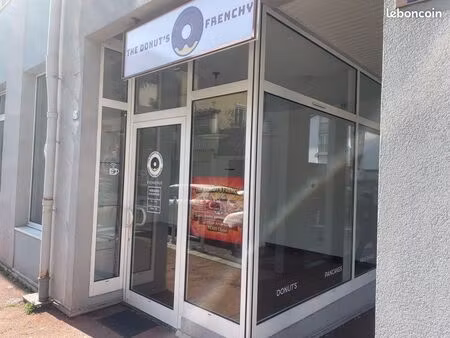 ◊ local commercial – plein centre cluses – grande vitrine – 800 cc