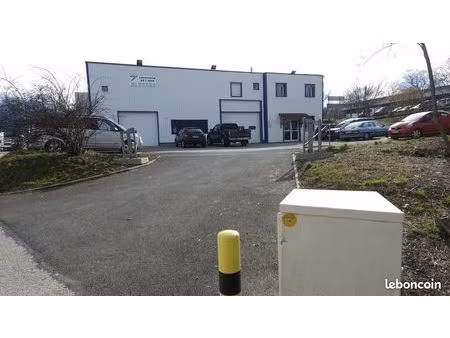 bâtiment équipé carrosserie avec logement