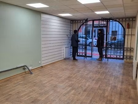 local commercial 52 m2 420 euros
