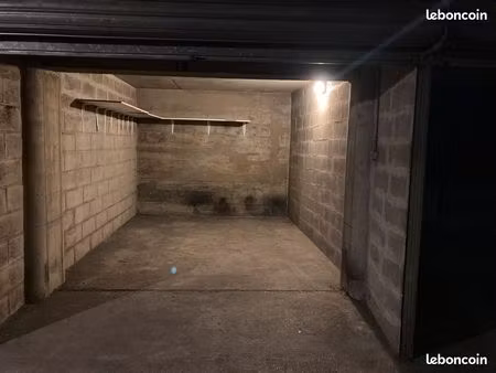 grand box-garage fermé