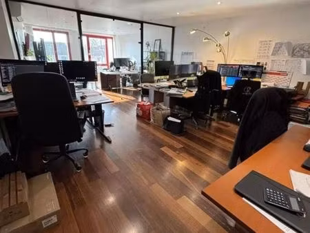 local bureaux 138 m²