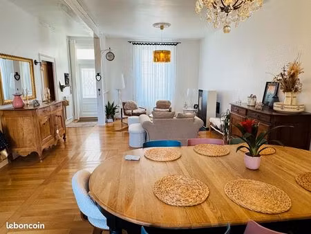 maison bourgeoise rénovée de 210m2 avec 125m2 de dépendances au coeur de ville