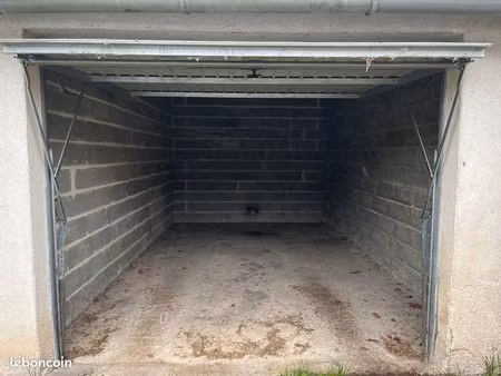 loue garage  box de stockage