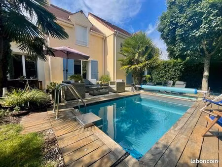 vends maison familiale de 150m² avec piscine chauffée et jardin paysagé / montesson