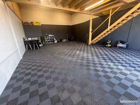 à louer local 145m carré