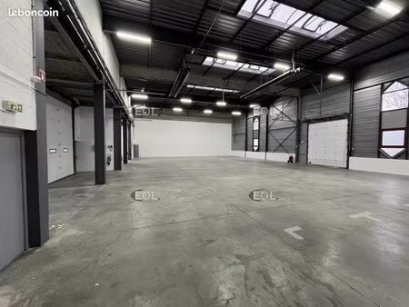 local industriel 764 m²