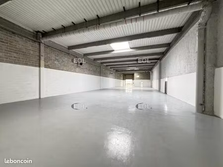 local d'activité 882 m²