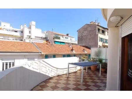 location appartement  m² t-2 à nice  922 €