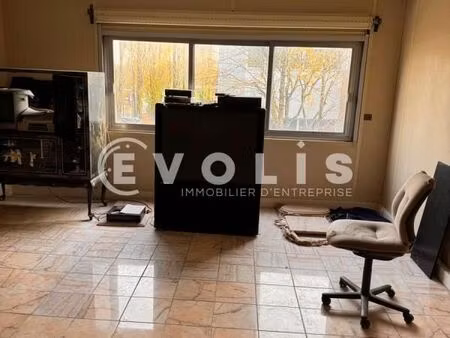 local d'activité 4 840 m²