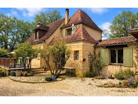 huis met gîte in de périgord noir deze woning uit 1983 ligt in een rustige en groene...