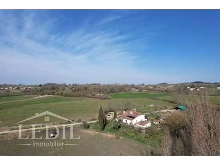 maison en pierres de charme de 4 chambres avec dépendances sur 7 hectares sans voisin