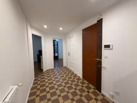 superbe 3 pièces rénové en étage élevé avec terrasse  balcon