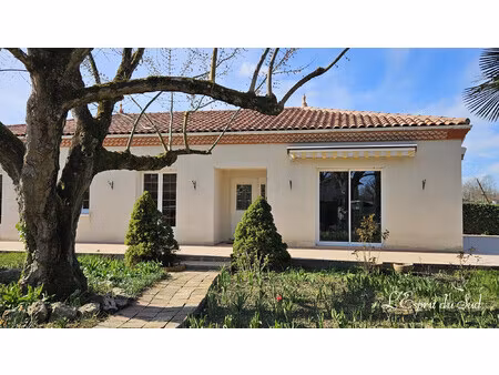 belle maison de plain-pied  garages  et grand jardin
