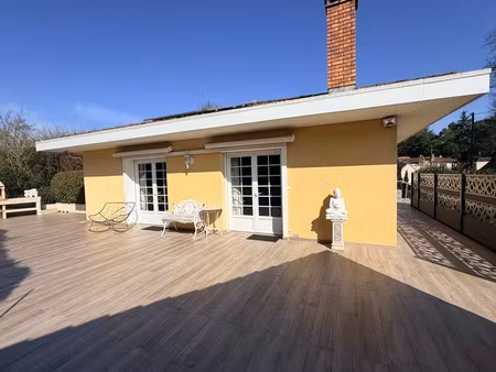 maison bourgeoise de caractère avec d'excellentes prestations dans le centre de mont de ma