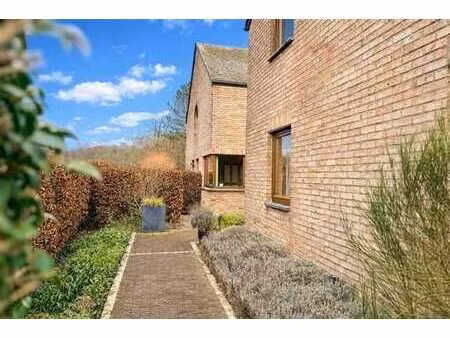 maison sur +/- 17 ares + profession libérale