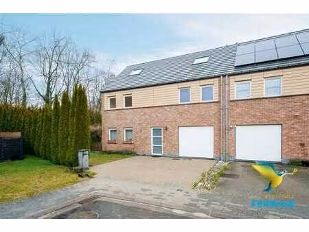 superbe maison 3 façades avec piscine extérieure