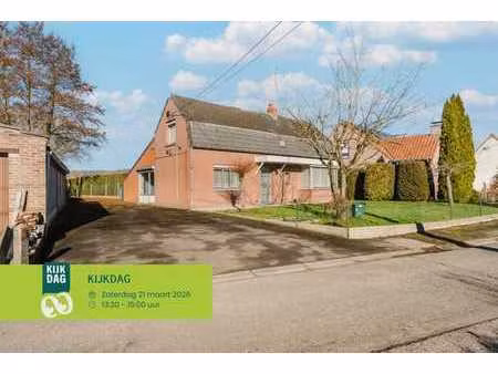 magnifique terrain à bâtir avec maison à démolir.