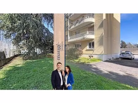 appartement - 2 chambres - cave - place de parking privative - proche commodités