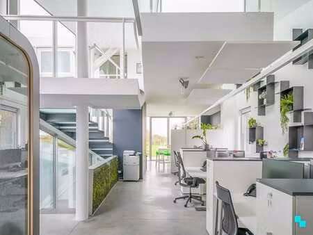 architecturale kantoorruimte op ruim perceel nabij dorpsk...