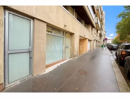 mur commerciaux 28 8 m²