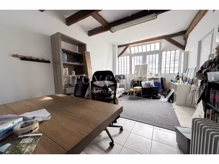 local commercial murs et fond de 173 24 m²