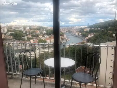 t3 meublé avec balcon et vue sur l'horizon