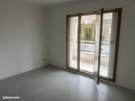 studio avec balcon parc sainte marie