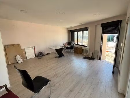 local commercial avec garage et parking secteur neufchatel pour 990 euros