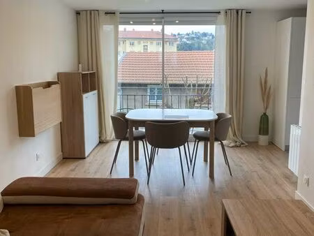 appartement lumineux sainte-colombe