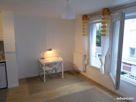 studio 25 m2 meublé  métro l7 à 2 mn  résidence 2014  en étage