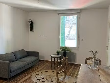 t2 meublé avec petite terrasse lunel