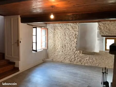 location maison de village