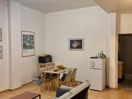 vide: deux pièces de 41m² vue dégagée sur la montée de cimiez