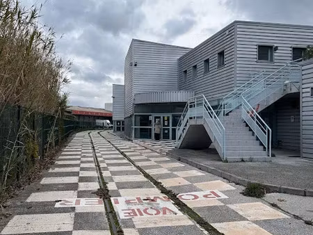 vente locaux professionnels à la garde (83130)  5 049 546 €