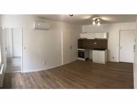 location appartement 2 pièces 30 m² à bourgoin-jallieu (38300)  670 €