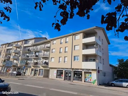 local bureau/commerce/stockage