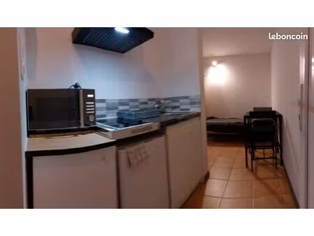 studio meublé dans une grande maison