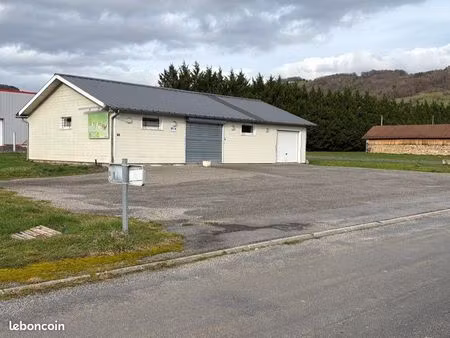 local commercial 120m carrés