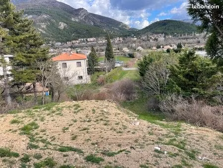 terrain 1 006 m² serres