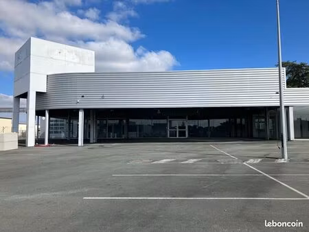 local commercial 1 058 m²