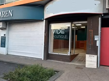 local 77m2 centre-ville saint-pierre