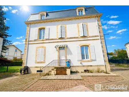 maison 13 pièces 303 m²