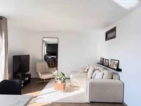 t3 dernier étage traversant - 22m2 d'extérieurs - calme et lumineux