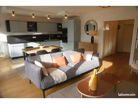 bel appartement rénové de 3 pièces (70m²)  entièrement meublé  au 2ème étage avec ascenseu