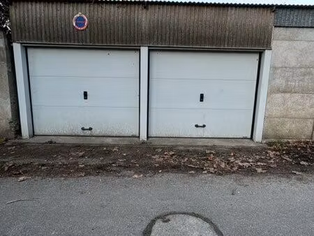 garage fermé à louer